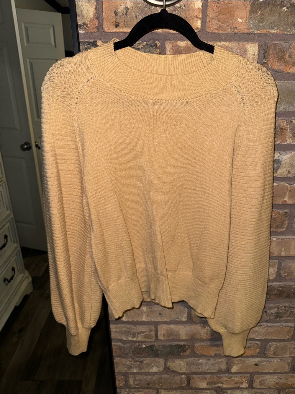 Womens Crewneck Balloon Sleeve Sweater - Tan